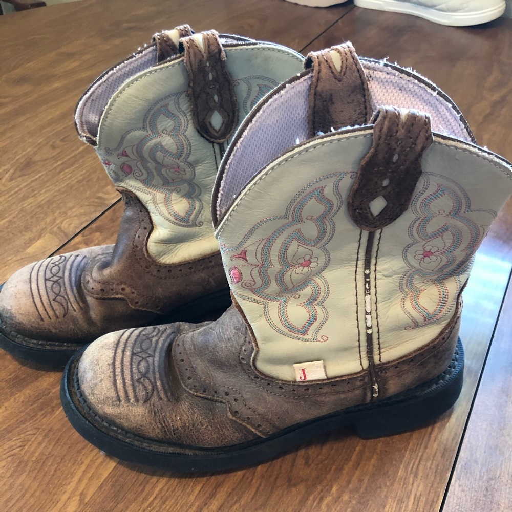 Ladies Justin Boots.